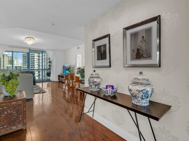 2-bedroom condo for sale in Fort Lauderdale - 333 Las Olas Way 3006 - MondialRealty
