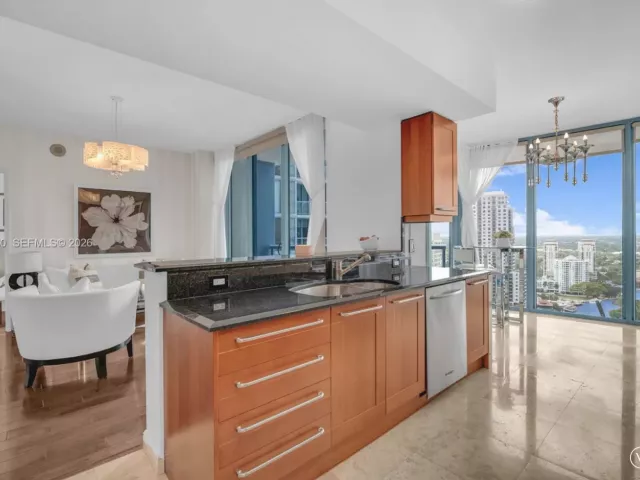 2-bedroom condo for sale in Fort Lauderdale - 333 Las Olas Way 3006 - MondialRealty