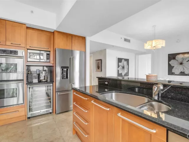 2-bedroom condo for sale in Fort Lauderdale - 333 Las Olas Way 3006 - MondialRealty