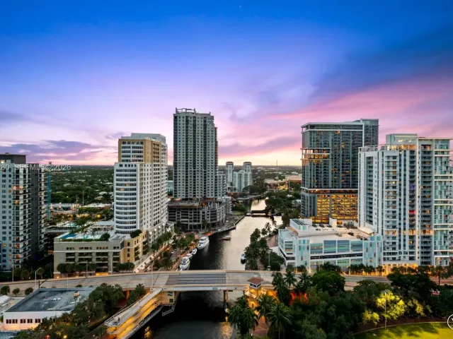 2-bedroom condo for sale in Fort Lauderdale - 333 Las Olas Way 3006 - MondialRealty