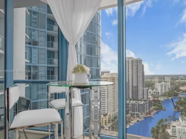 2-bedroom condo for sale in Fort Lauderdale - 333 Las Olas Way 3006 - MondialRealty
