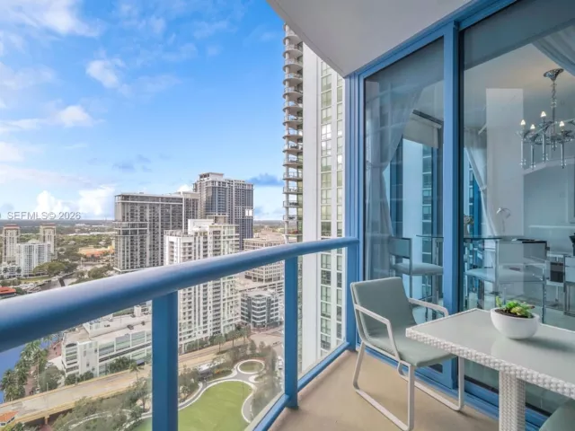 2-bedroom condo for sale in Fort Lauderdale - 333 Las Olas Way 3006 - MondialRealty
