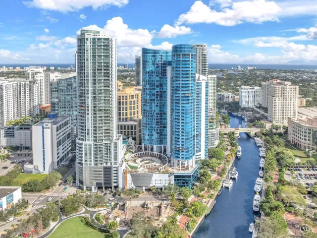 2-bedroom condo for sale in Fort Lauderdale - 333 Las Olas Way 3006 - MondialRealty