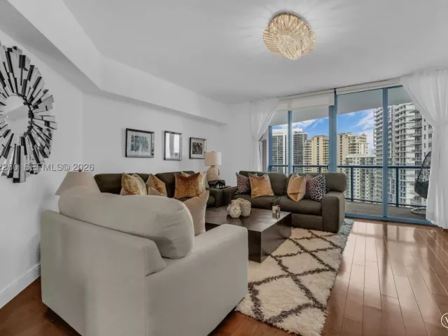 2-bedroom condo for sale in Fort Lauderdale - 333 Las Olas Way 3006 - MondialRealty