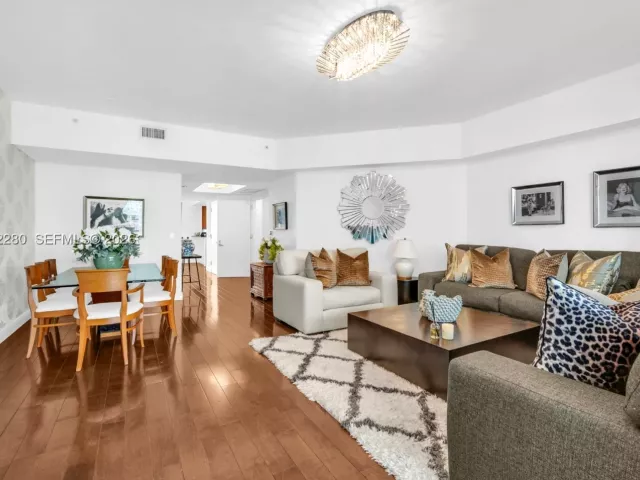 2-bedroom condo for sale in Fort Lauderdale - 333 Las Olas Way 3006 - MondialRealty