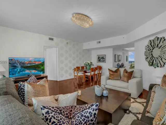 2-bedroom condo for sale in Fort Lauderdale - 333 Las Olas Way 3006 - MondialRealty