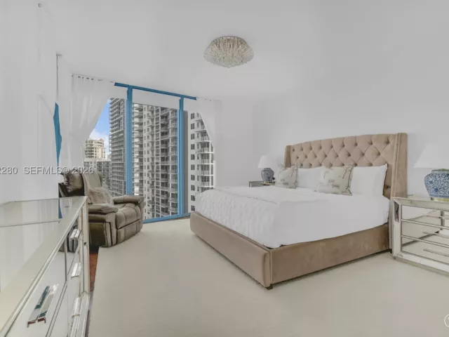 2-bedroom condo for sale in Fort Lauderdale - 333 Las Olas Way 3006 - MondialRealty