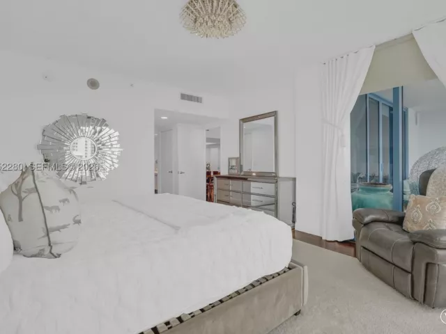 2-bedroom condo for sale in Fort Lauderdale - 333 Las Olas Way 3006 - MondialRealty