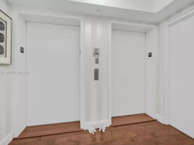 2-bedroom condo for sale in Fort Lauderdale - 333 Las Olas Way 3006 - MondialRealty