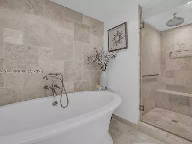2-bedroom condo for sale in Fort Lauderdale - 333 Las Olas Way 3006 - MondialRealty