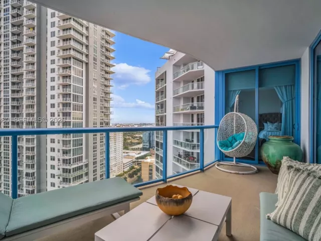 2-bedroom condo for sale in Fort Lauderdale - 333 Las Olas Way 3006 - MondialRealty