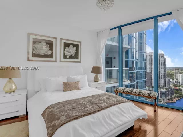 2-bedroom condo for sale in Fort Lauderdale - 333 Las Olas Way 3006 - MondialRealty