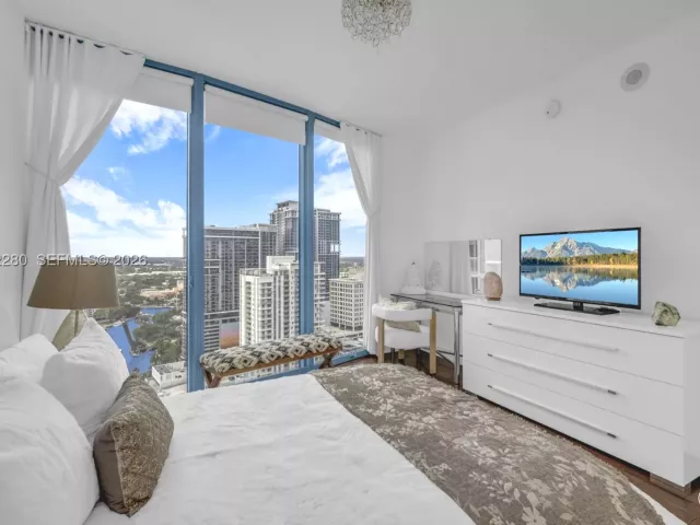 2-bedroom condo for sale in Fort Lauderdale - 333 Las Olas Way 3006 - MondialRealty