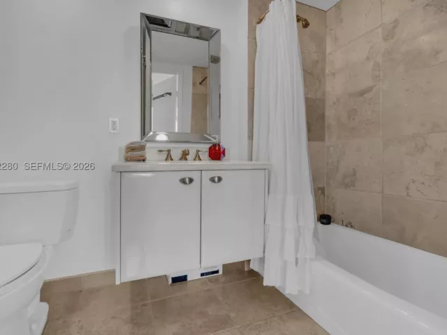 2-bedroom condo for sale in Fort Lauderdale - 333 Las Olas Way 3006 - MondialRealty