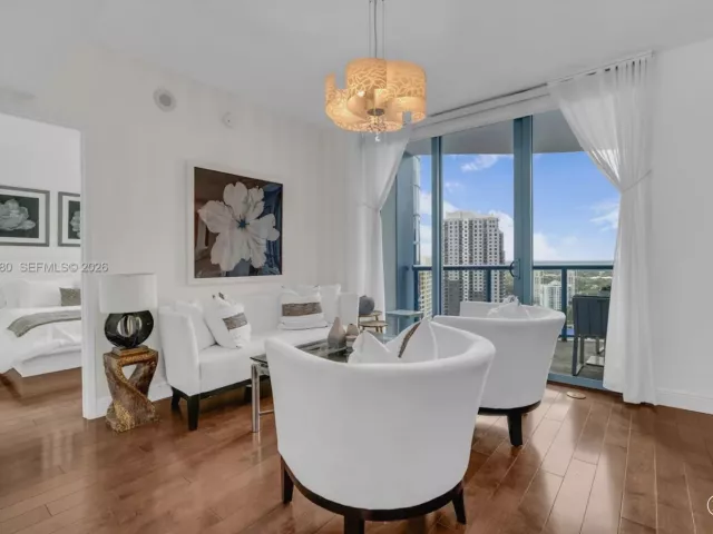 2-bedroom condo for sale in Fort Lauderdale - 333 Las Olas Way 3006 - MondialRealty