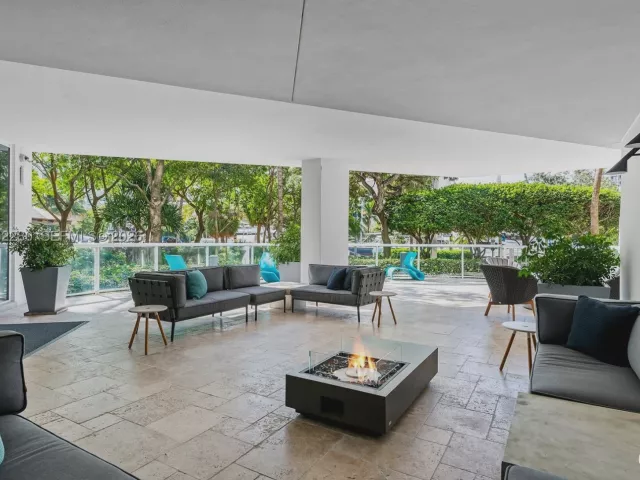 2-bedroom condo for sale in Fort Lauderdale - 333 Las Olas Way 3006 - MondialRealty
