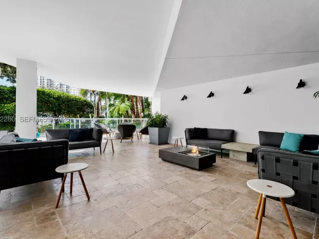 2-bedroom condo for sale in Fort Lauderdale - 333 Las Olas Way 3006 - MondialRealty