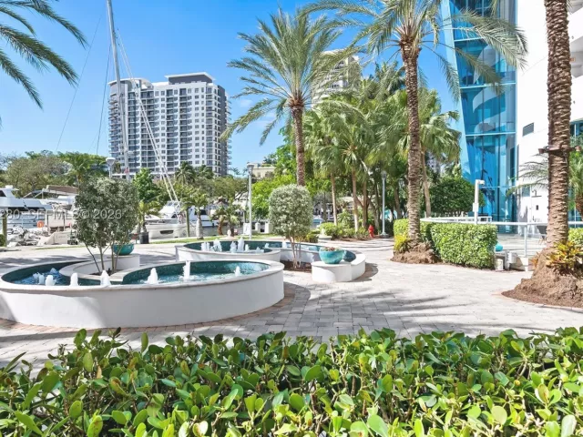 2-bedroom condo for sale in Fort Lauderdale - 333 Las Olas Way 3006 - MondialRealty