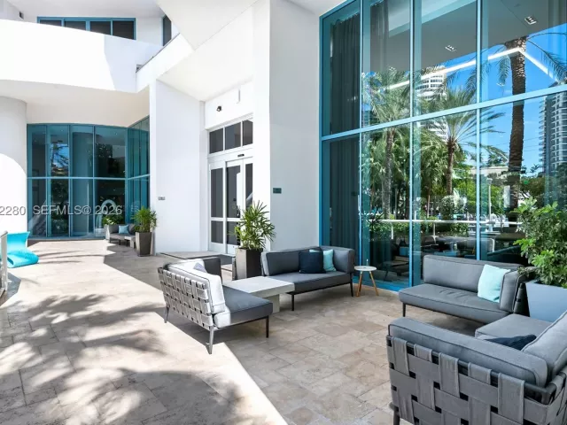 2-bedroom condo for sale in Fort Lauderdale - 333 Las Olas Way 3006 - MondialRealty