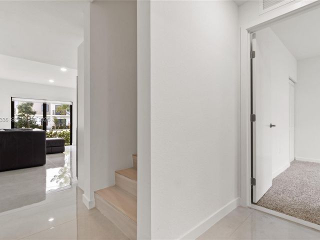 4-bedroom home for sale in Homestead - 14571 SW 261st St - MondialRealty