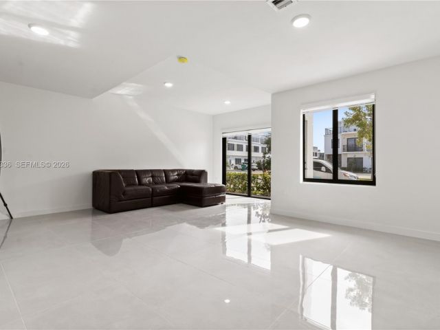 4-bedroom home for sale in Homestead - 14571 SW 261st St - MondialRealty