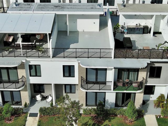 4-bedroom home for sale in Homestead - 14571 SW 261st St - MondialRealty