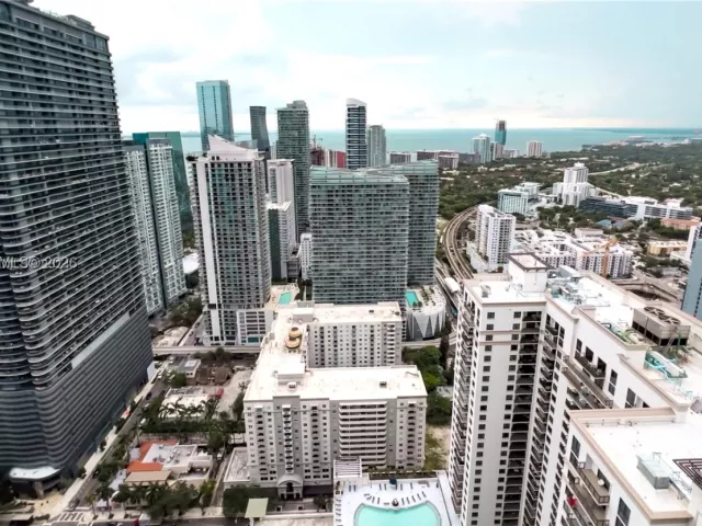 1-bedroom condo for sale in Miami - 55 SW 9th St 2305 - MondialRealty