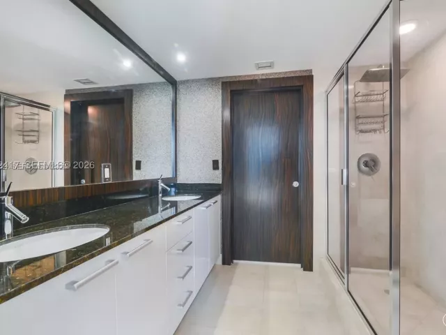 2-bedroom condo for sale in Sunny Isles Beach - 17201 Collins Ave+DEN 1403 - MondialRealty