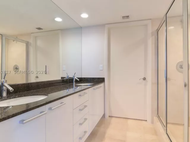 2-bedroom condo for sale in Sunny Isles Beach - 17201 Collins Ave+DEN 1403 - MondialRealty