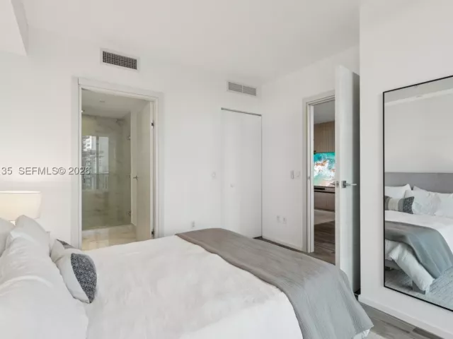 2-bedroom condo for sale in Miami - 801 S Miami Ave 3802 - MondialRealty