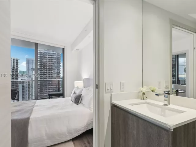 2-bedroom condo for sale in Miami - 801 S Miami Ave 3802 - MondialRealty