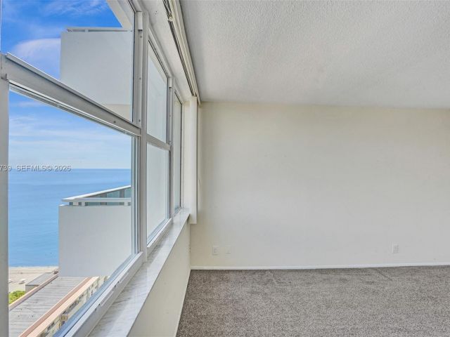 1-bedroom condo for rent in Hallandale Beach - 3140 S Ocean Dr 1909 - MondialRealty