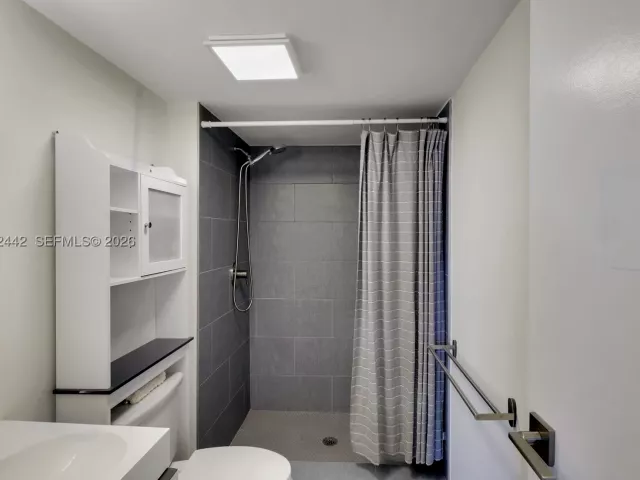 2-bedroom condo for rent in Sunny Isles Beach - 100 Bayview Dr 1008 - MondialRealty
