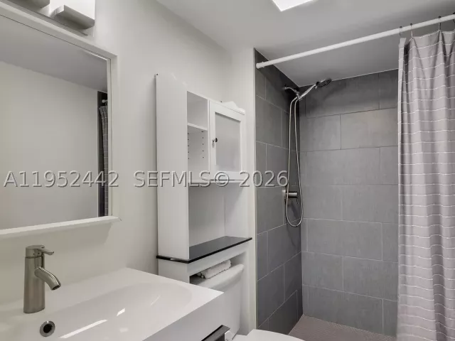 2-bedroom condo for rent in Sunny Isles Beach - 100 Bayview Dr 1008 - MondialRealty