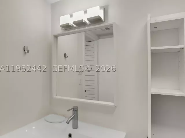 2-bedroom condo for rent in Sunny Isles Beach - 100 Bayview Dr 1008 - MondialRealty
