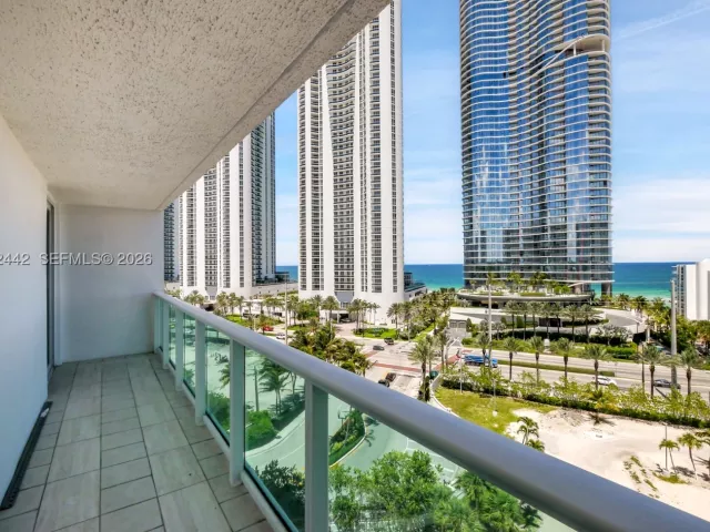 2-bedroom condo for rent in Sunny Isles Beach - 100 Bayview Dr 1008 - MondialRealty