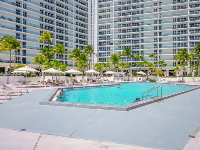 2-bedroom condo for rent in Sunny Isles Beach - 100 Bayview Dr 1008 - MondialRealty