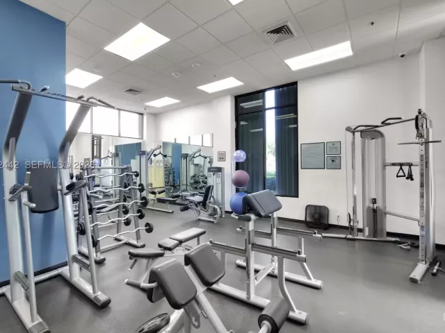 2-bedroom condo for rent in Sunny Isles Beach - 100 Bayview Dr 1008 - MondialRealty
