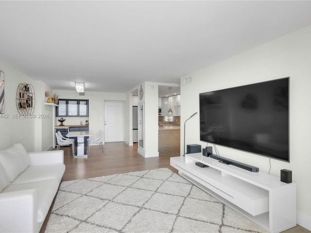 Apartment for rent  Unit #1008 - photo 7244655