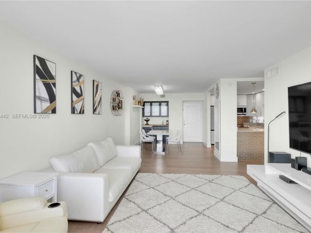 Apartment for rent  Unit #1008 - photo 7244657