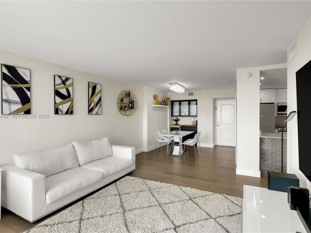 Apartment for rent  Unit #1008 - photo 7244659