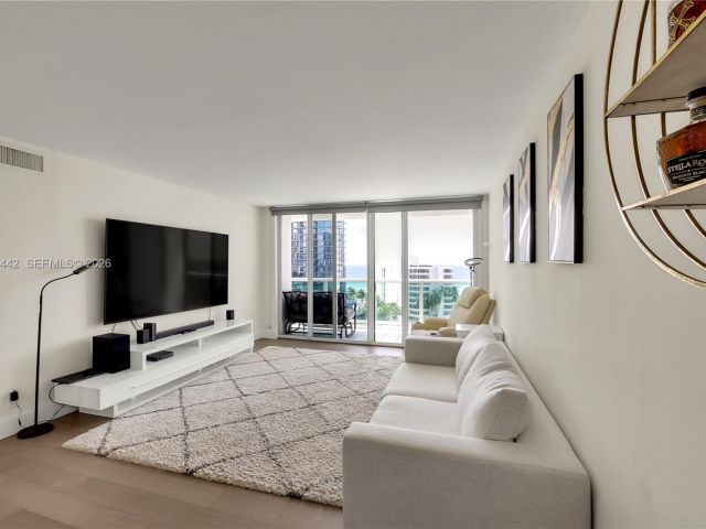 Apartment for rent  Unit #1008 - photo 7244667