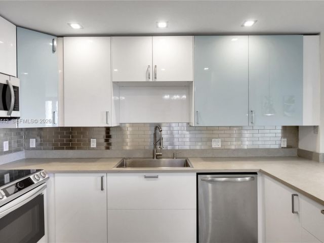 Apartment for rent  Unit #1008 - photo 7244673