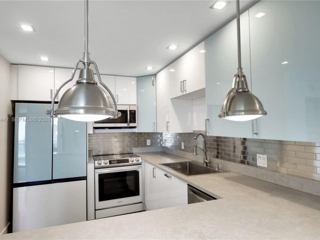 Apartment for rent  Unit #1008 - photo 7244675