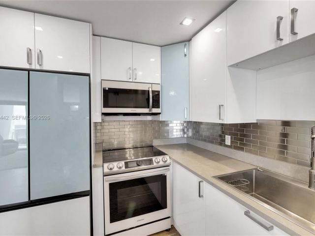 Apartment for rent  Unit #1008 - photo 7244677