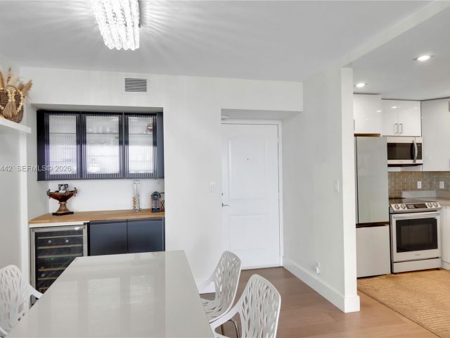 Apartment for rent  Unit #1008 - photo 7244681