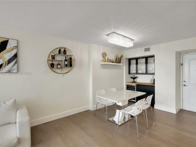 Apartment for rent  Unit #1008 - photo 7244684