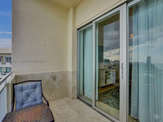 2-bedroom condo for rent in Hallandale Beach - 3180 S Ocean Dr 1709 - MondialRealty