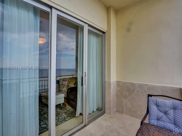 2-bedroom condo for rent in Hallandale Beach - 3180 S Ocean Dr 1709 - MondialRealty