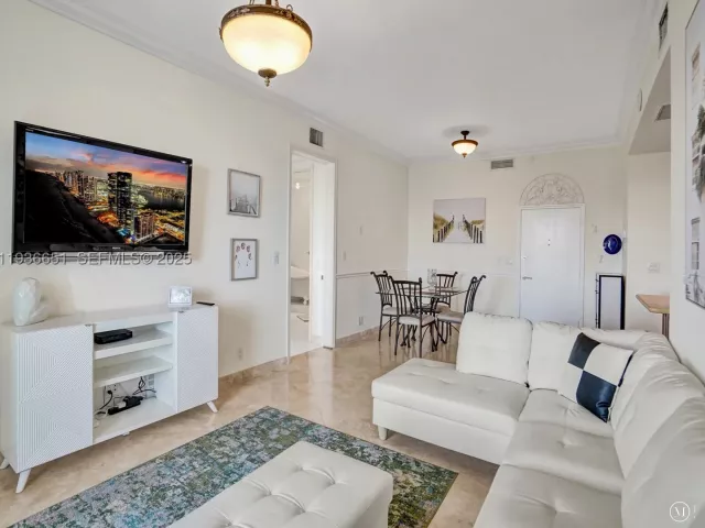 2-bedroom condo for rent in Hallandale Beach - 3180 S Ocean Dr 1709 - MondialRealty